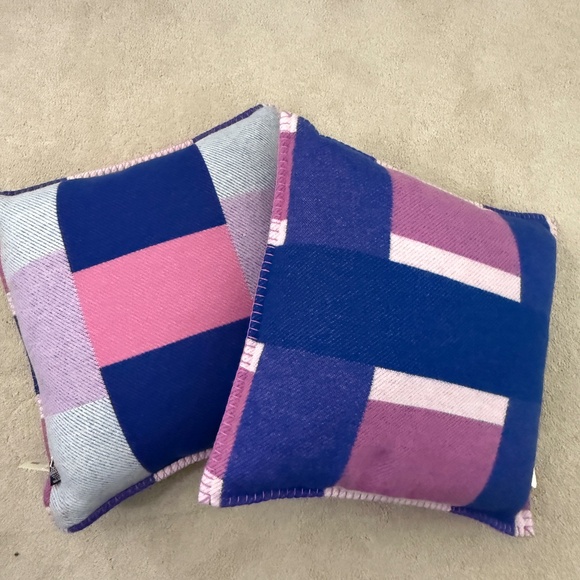 Hermes H Tissage Pillow - Petunia Wool / Cashmere  - 2 available - Picture 1 of 13